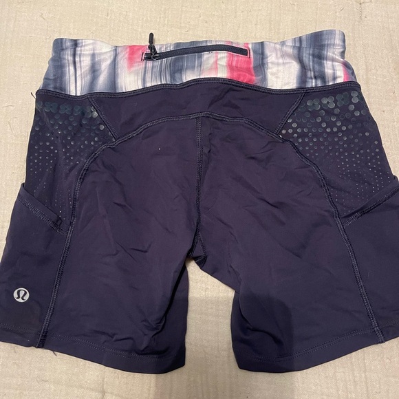 Lululemon navy biker shorts size 6 - Picture 2 of 2